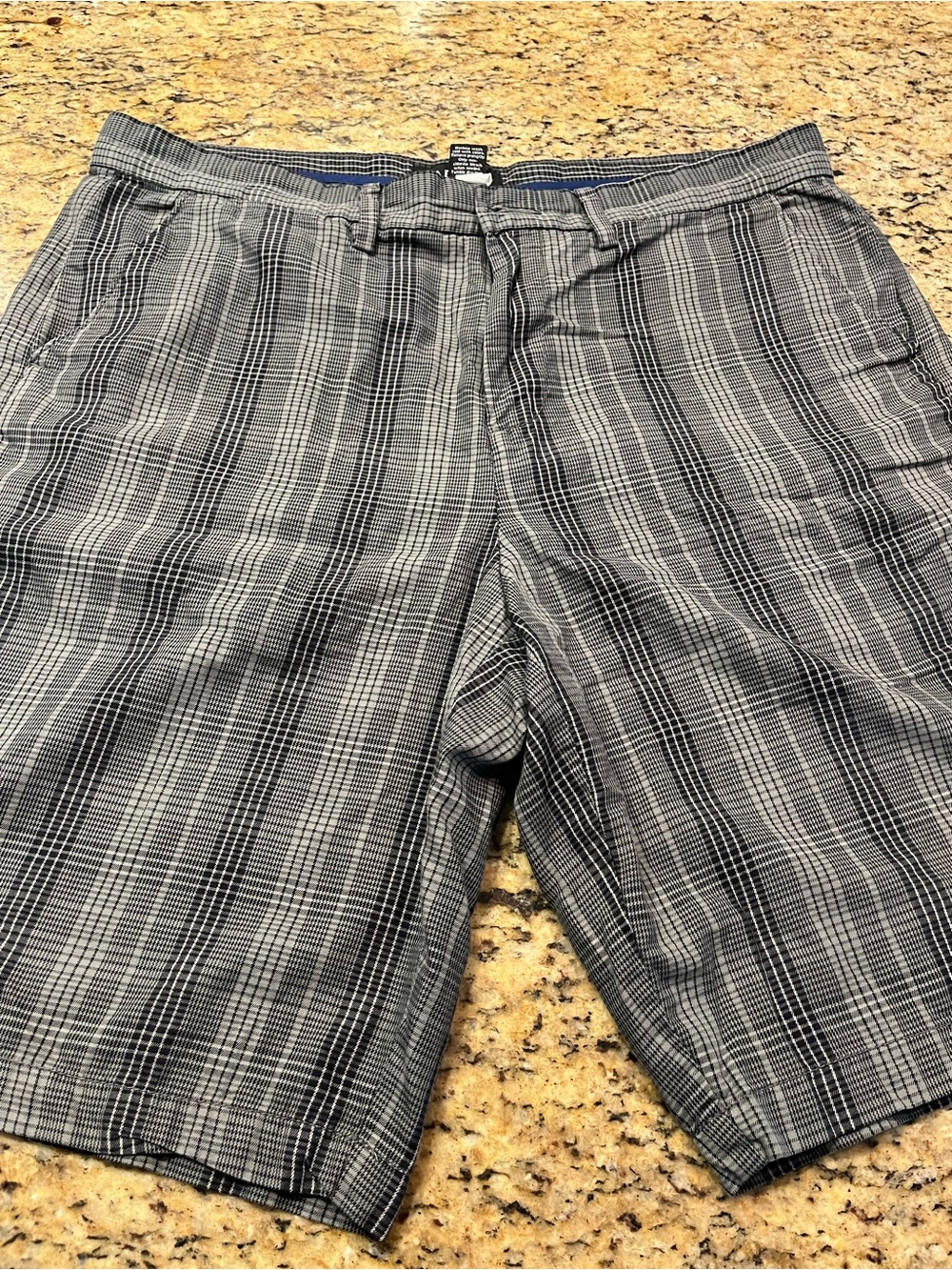 Apt. 9 Men's Gray Plaid Flat Front Shorts